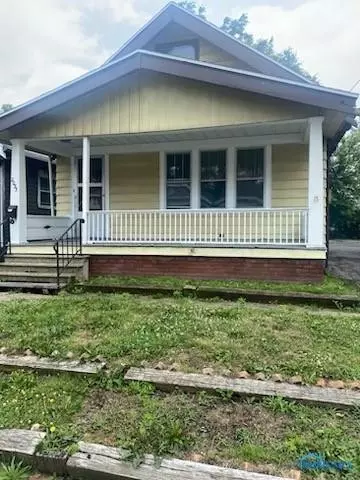 2033 Barrows St, Toledo, OH 43613