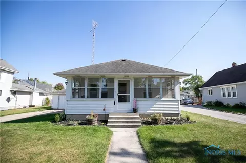 1117 Grove St, Defiance, OH 43512