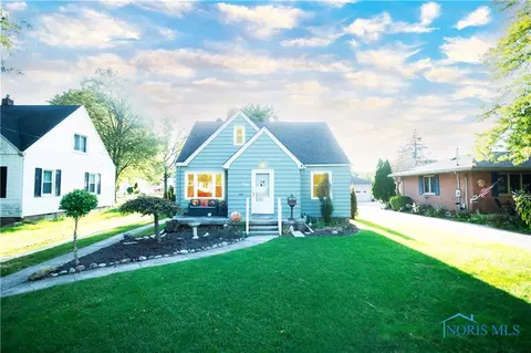 105 Birch Dr, Rossford, OH 43460