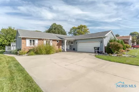 413 Chesterfield Ln, Maumee, OH 43537