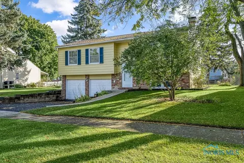 2423 Jamestown Dr, Northwood, OH 43619