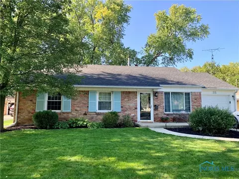 25 Mount Vernon Dr, Waterville, OH 43566