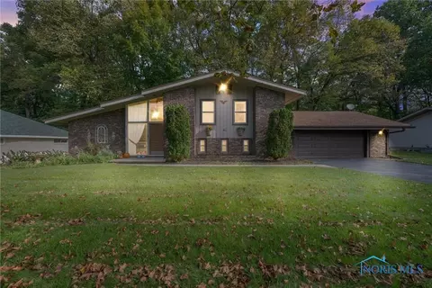 3824 N Beverly Hills Dr, Toledo, OH 43614