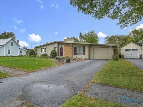20245 Locust St, Weston, OH 43569