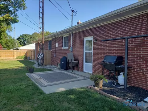 209 Degroff Ave, Archbold, OH 43502 photo 3