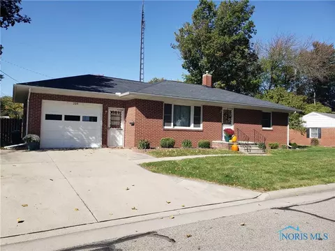 209 Degroff Ave, Archbold, OH 43502 photo 2
