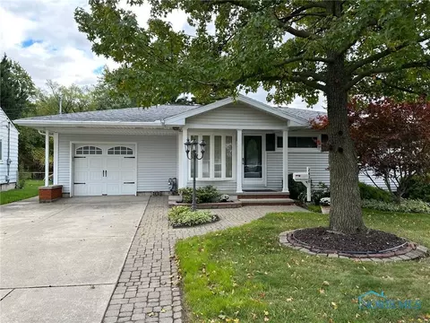 2418 Rochester Pl, Northwood, OH 43619