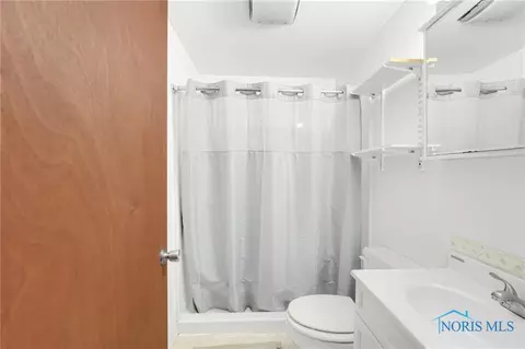 409 E Union St, Walbridge, OH 43465 photo 32