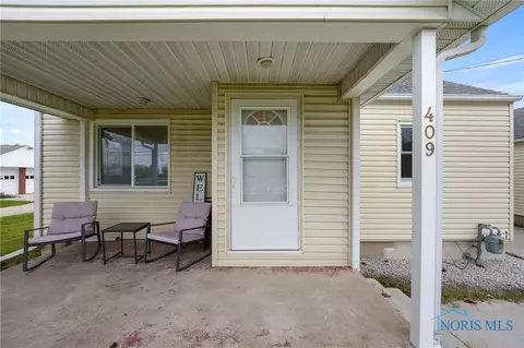 409 E Union St, Walbridge, OH 43465 photo 4