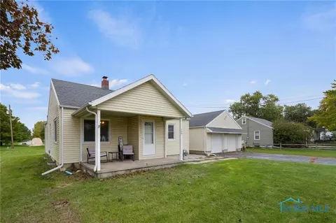 409 E Union St, Walbridge, OH 43465 photo 2