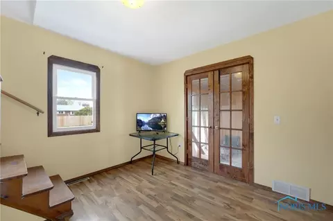 409 E Union St, Walbridge, OH 43465 photo 7