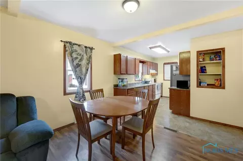409 E Union St, Walbridge, OH 43465 photo 14