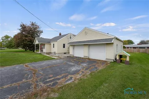 409 E Union St, Walbridge, OH 43465 photo 3