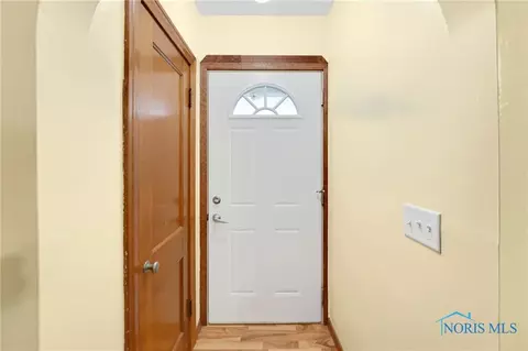 409 E Union St, Walbridge, OH 43465 photo 5