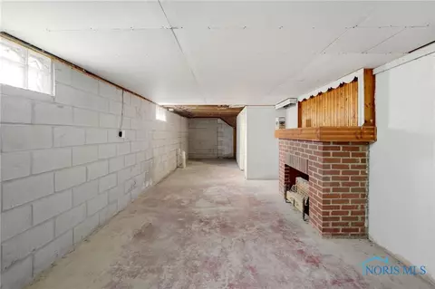 409 E Union St, Walbridge, OH 43465 photo 38
