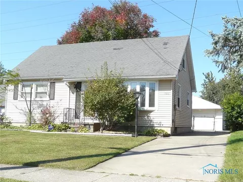 1586 Amesbury Rd, Toledo, OH 43612