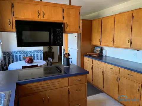 615 W Maple St, Deshler, OH 43516 photo 7