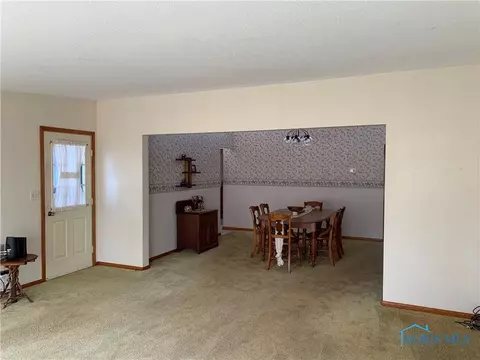 615 W Maple St, Deshler, OH 43516 photo 4