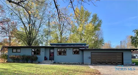 615 W Maple St, Deshler, OH 43516