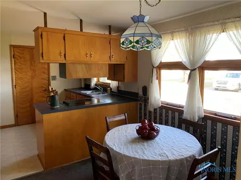 615 W Maple St, Deshler, OH 43516 photo 8