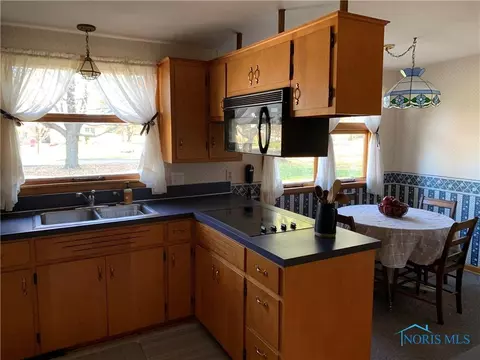 615 W Maple St, Deshler, OH 43516 photo 9