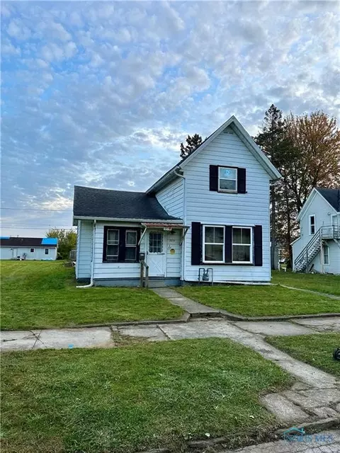 209 E Crocker St, Fostoria, OH 44830