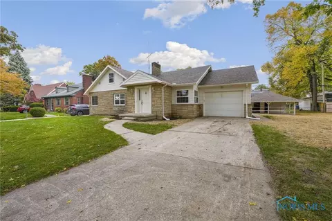 529 Grasser St, Oregon, OH 43616
