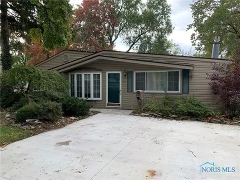 3063 Elmview Dr, Toledo, OH 43613
