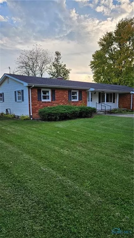 22106 W Valleywood Ave, Genoa, OH 43430
