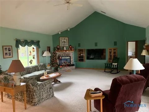501 Bunny Dr, Edon, OH 43518 photo 2