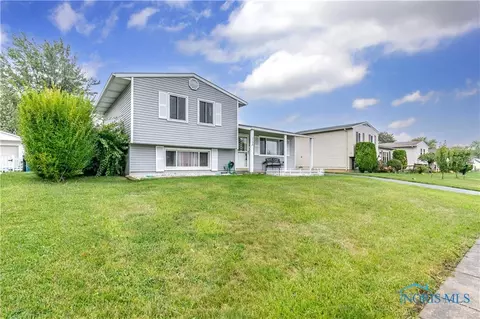 3208 Flame Dr, Oregon, OH 43616 photo 3