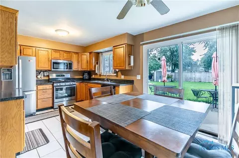 3208 Flame Dr, Oregon, OH 43616 photo 7