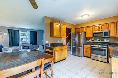 3208 Flame Dr, Oregon, OH 43616 photo 9
