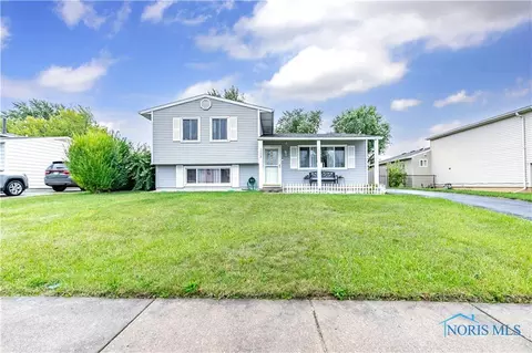 3208 Flame Dr, Oregon, OH 43616 photo 2