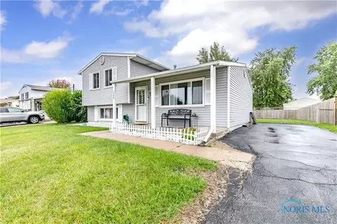 3208 Flame Dr, Oregon, OH 43616