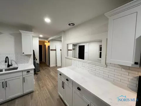 4419 Thackeray Rd, Maumee, OH 43537 photo 5