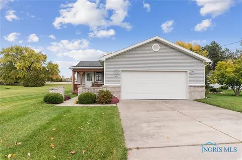 209 S Adrian St, Lyons, OH 43533 photo 3