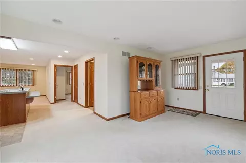 209 S Adrian St, Lyons, OH 43533 photo 9