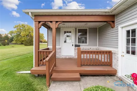 209 S Adrian St, Lyons, OH 43533 photo 6