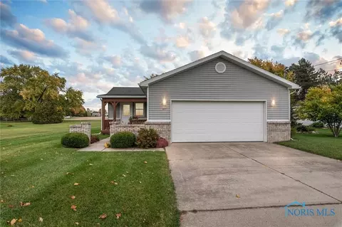 209 S Adrian St, Lyons, OH 43533