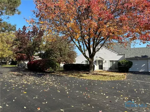 2 Arbor Ct, Perrysburg, OH 43551