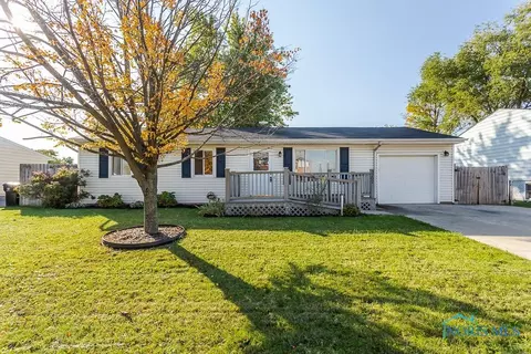 3202 Wick Dr, Oregon, OH 43616