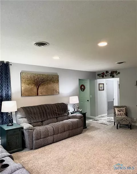 1618 E High St, Bryan, OH 43506 photo 11