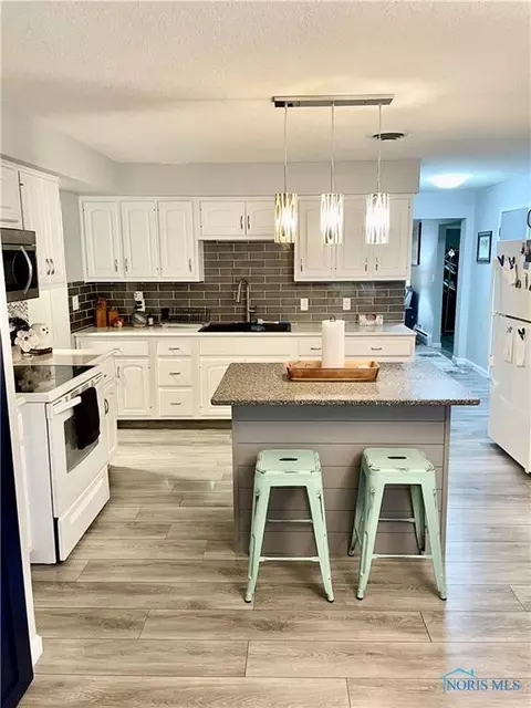 1618 E High St, Bryan, OH 43506 photo 9
