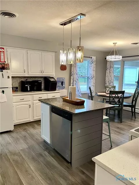 1618 E High St, Bryan, OH 43506 photo 8