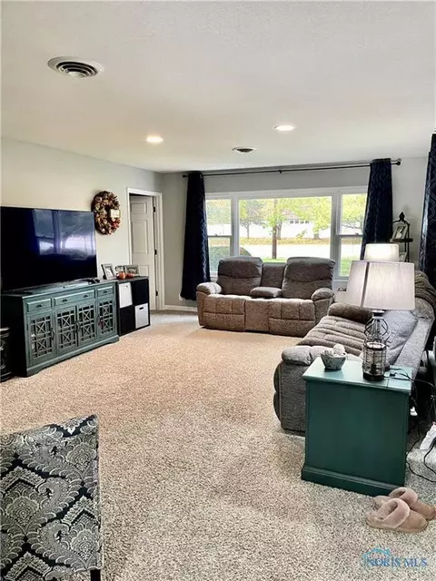 1618 E High St, Bryan, OH 43506 photo 10
