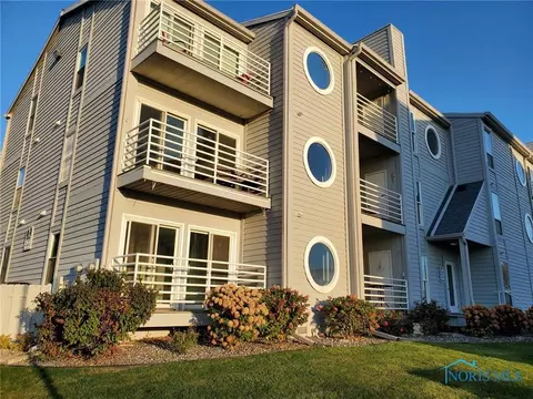 366 Clinton Reef Dr, Port Clinton, OH 43452