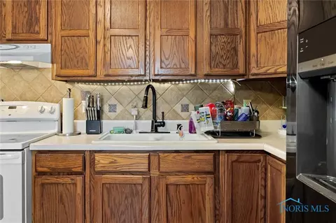 206 Percy St, Walbridge, OH 43465 photo 9