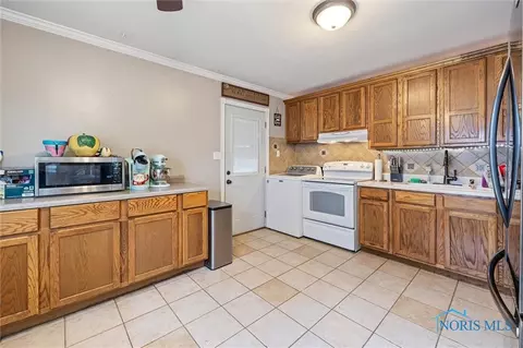 206 Percy St, Walbridge, OH 43465 photo 7