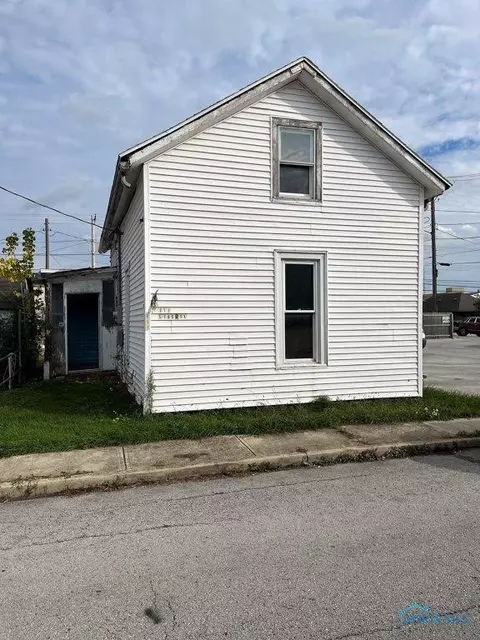 211 Liberty St, Findlay, OH 45840